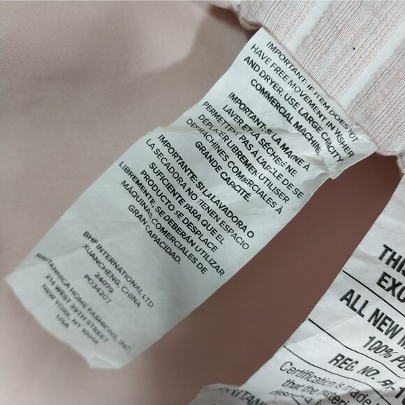 BRITANNICA HOME FASHIONS! SOFT PINK & WHITE PUCKERED STRIPE COMFORTER! SZ TWIN - Picture 8 of 9